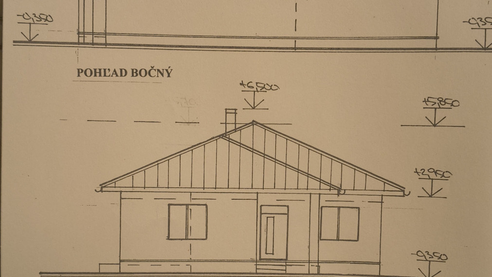 Na predaj atraktívny stavebný pozemok s projektom a stavebným povolením Malý Cetín