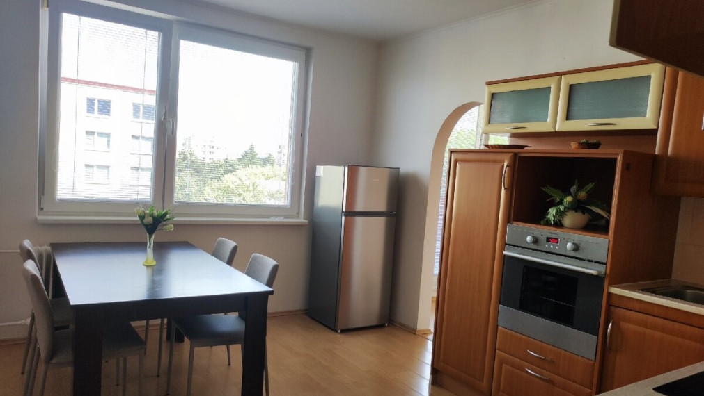 Na prenájom 2 izbový byt s balkónom, Hviezdoslavova, Senica