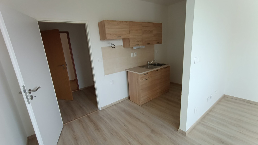 Na prenájom 3 izbový byt Slepčany