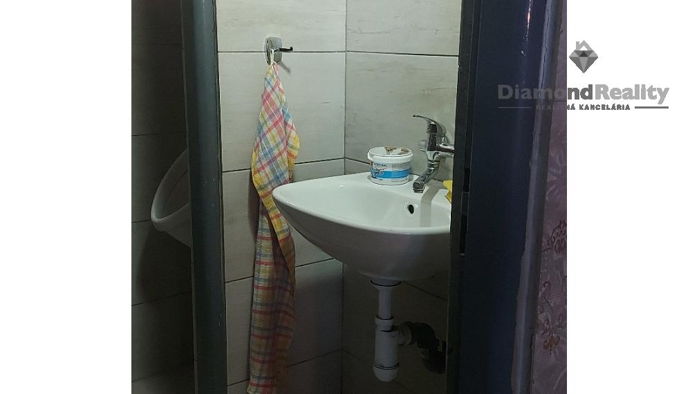 PRENÁJOM skladových a kancelárskych priestorov - 3842m2