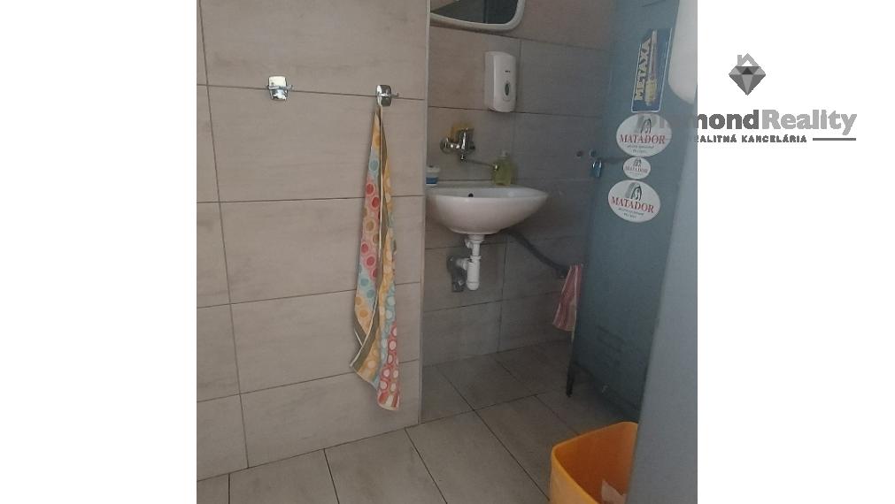 PRENÁJOM skladových a kancelárskych priestorov - 3842m2