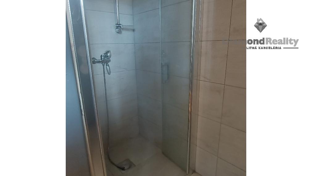 PRENÁJOM skladových a kancelárskych priestorov - 3842m2