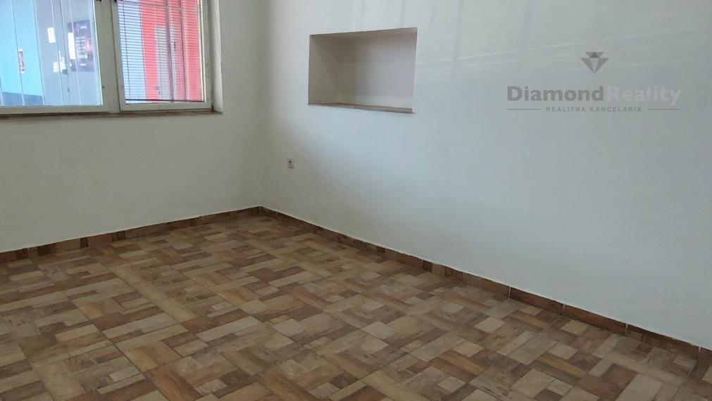 PRENÁJOM skladových a kancelárskych priestorov - 3842m2