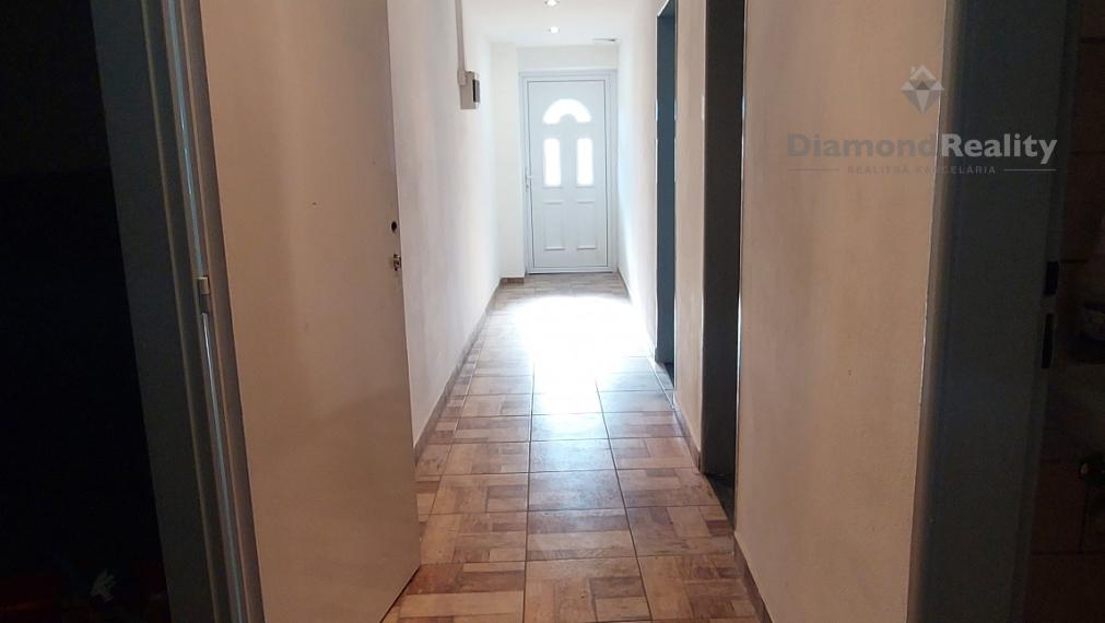 PRENÁJOM skladových a kancelárskych priestorov - 3842m2