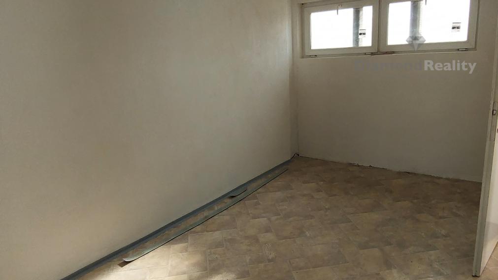 PRENÁJOM skladových a kancelárskych priestorov - 3842m2