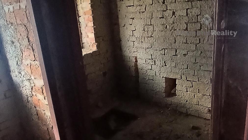 Na predaj 35 árový pozemok s vidieckym domom Mlyňany