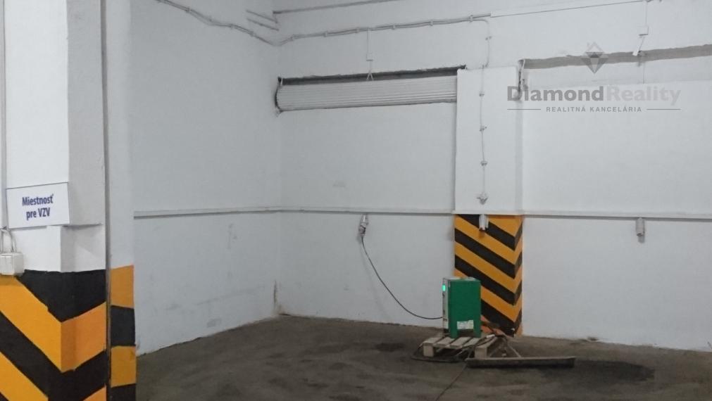 VÝROBNÉ HALY A SKLADY – PRENÁJOM SKLADOVÝCH A VÝROBNÝCH PRIESTOROV S KANCELÁRIAMI | 3 251 m² | TOP DOSTUPNOSŤ PRE KAMIÓNY