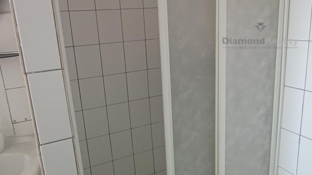 Na prenájom priestranná kancelária s parkovaním za skvelú cenu Nitra