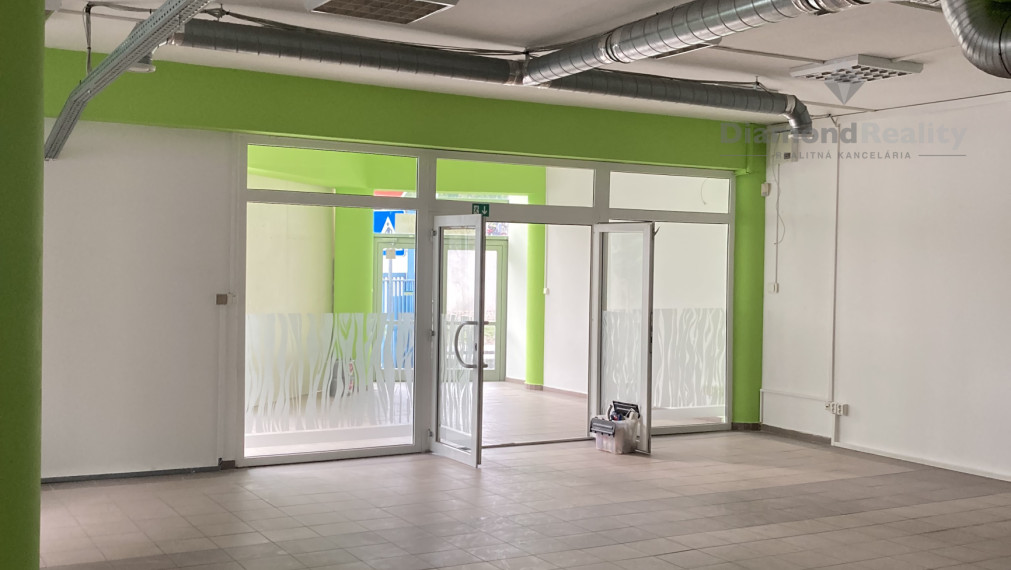 Na prenájom obchodný priestor 170 m² v Nitre – ideálne pri autobusovej stanici