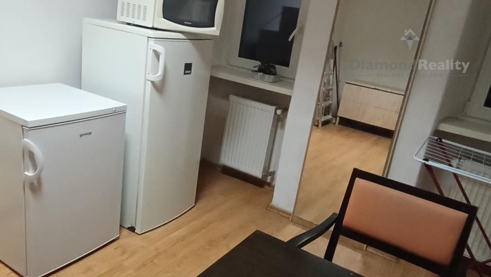 Na prenájom izba v centre Nitry - Farská ulica