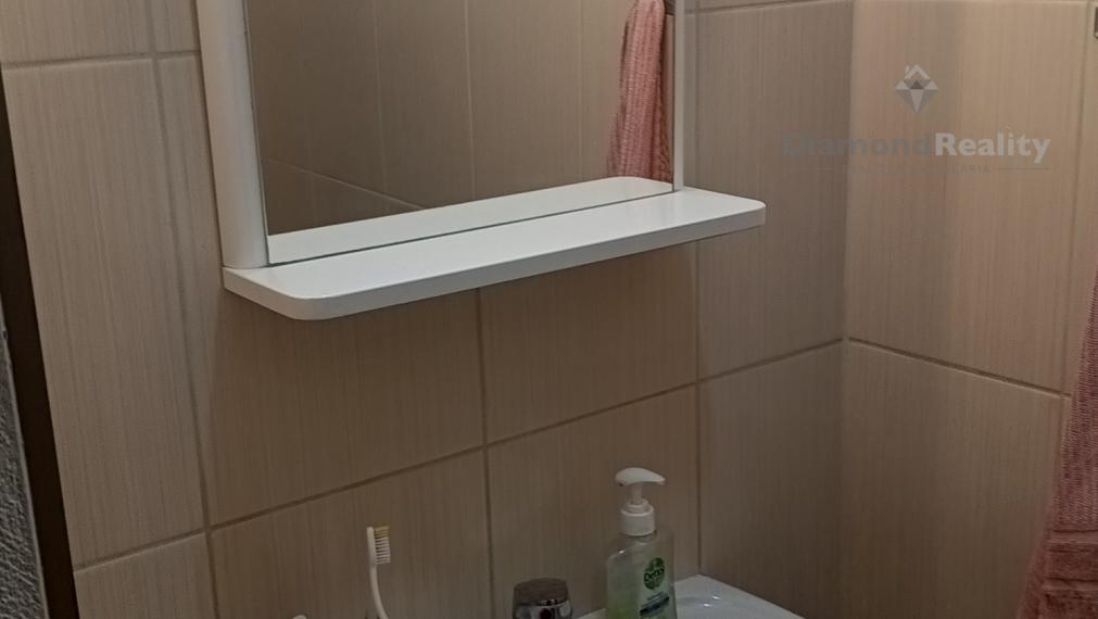 Na prenájom izba v centre Nitry - Farská ulica