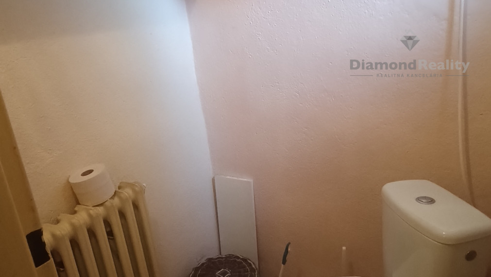 REZERVOVANÉ!Na predaj rodinný dom v malebnej obci Sľažany