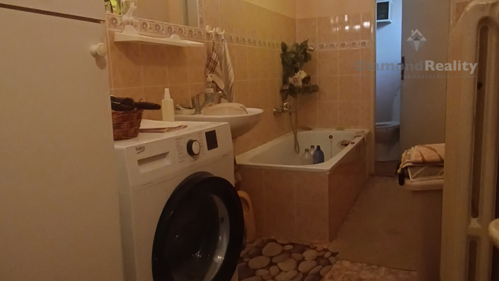 REZERVOVANÉ!Na predaj rodinný dom v malebnej obci Sľažany