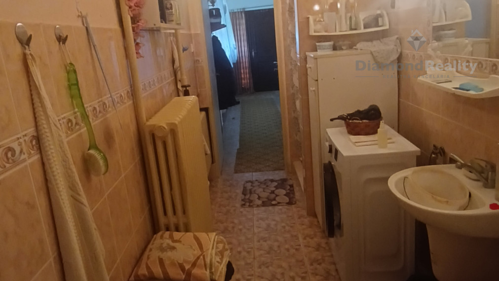 REZERVOVANÉ!Na predaj rodinný dom v malebnej obci Sľažany