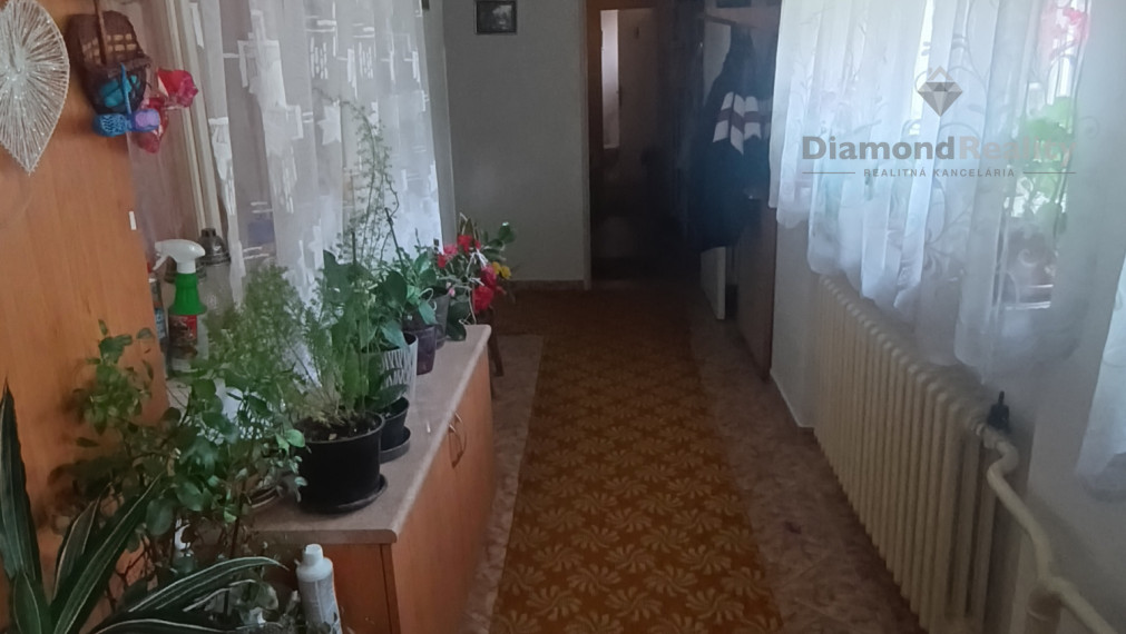 REZERVOVANÉ!Na predaj rodinný dom v malebnej obci Sľažany