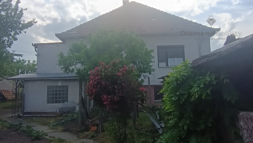 REZERVOVANÉ!Na predaj rodinný dom v malebnej obci Sľažany