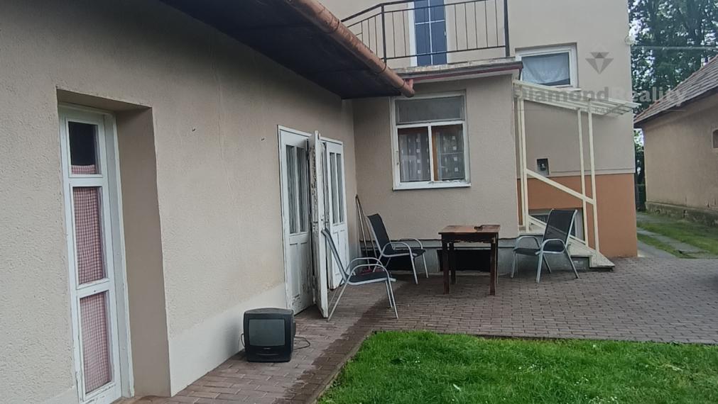 Priestranný rodinný dom s garážou, dielňou a krásnym zázemím v obci Veľké Chrašťany – Beladice