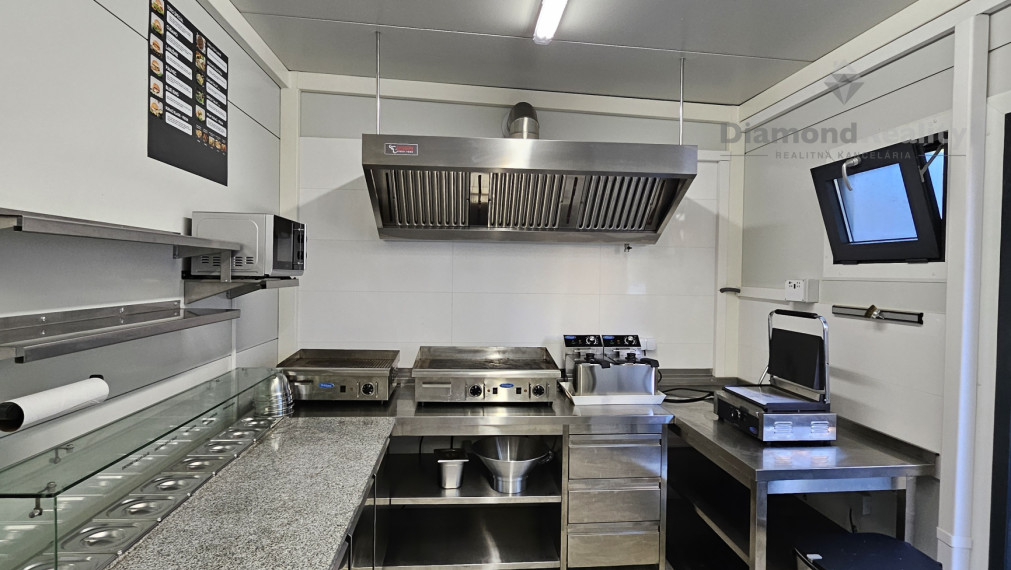 Kompletne vybavený mobilný gastro stánok na predaj