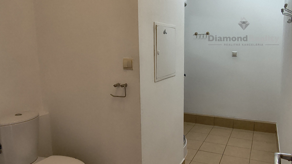 Na prenájom 2 izbový byt Levice Ľanová ulica pre rodinu aj robotníkov