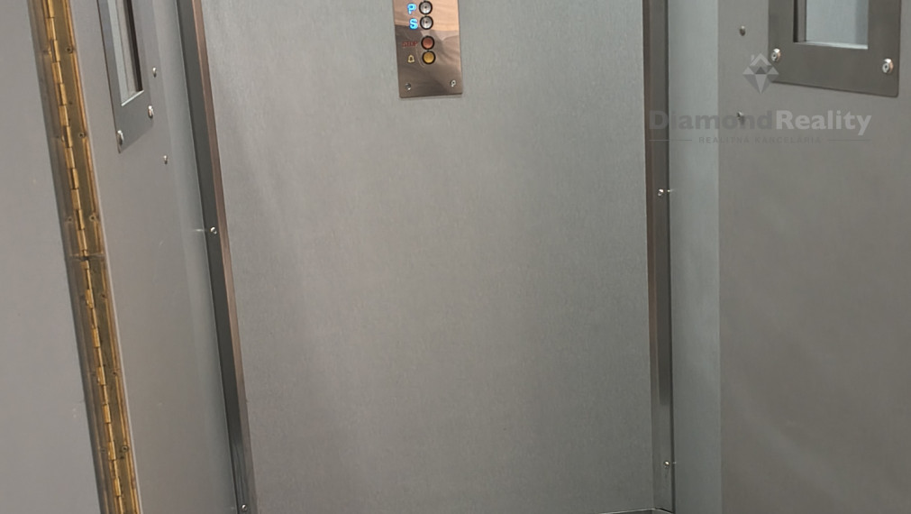 Na prenájom 2 izbový byt Levice Ľanová ulica pre rodinu aj robotníkov