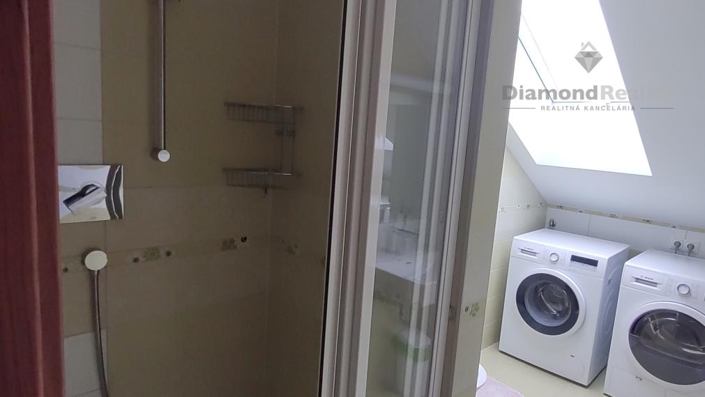 Na prenájom 4 izbový  luxusný byt v srdci Nitry