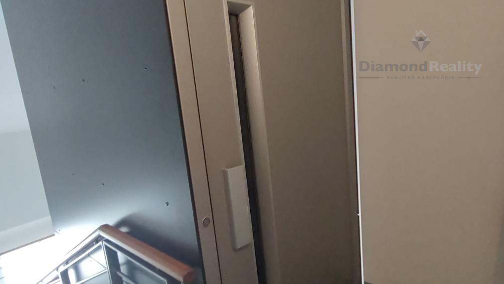 Na prenájom 4 izbový  luxusný byt v srdci Nitry