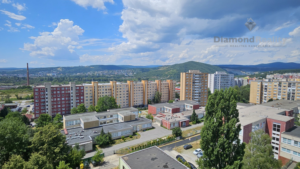 Priestranný 3-izbový byt s loggiou - Ťahanovce