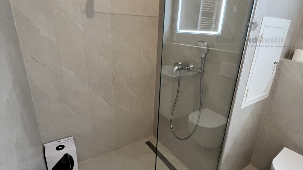 NA PREDAJ – MODERNÝ 2-IZBOVÝ BYT VO VEĽKOM ZÁLUŽÍ