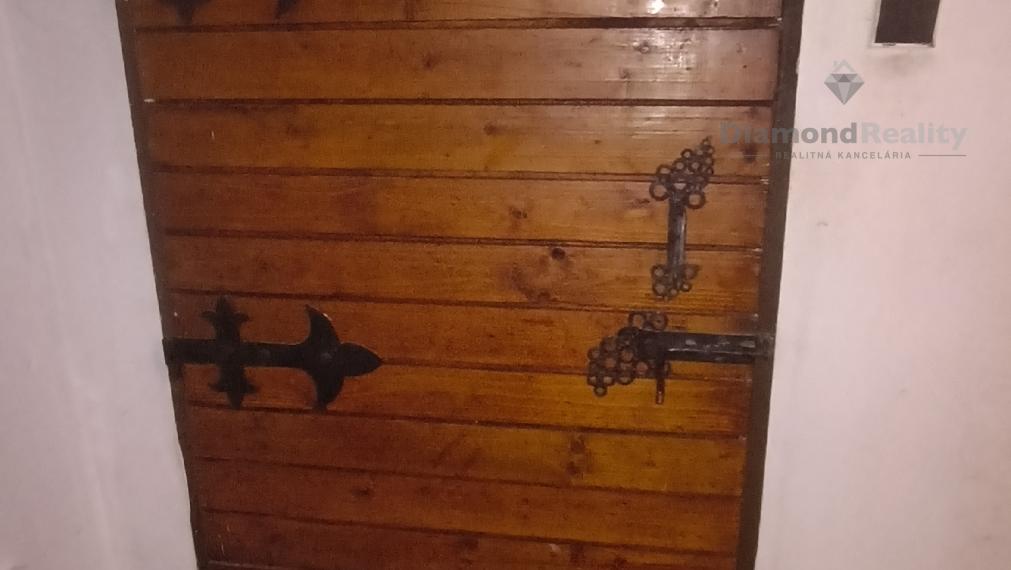 Na predaj rodinný dom s 15 árovým pozemkom 10 minút od centra Nitry v malebnej obci Ivánka pri Nitre