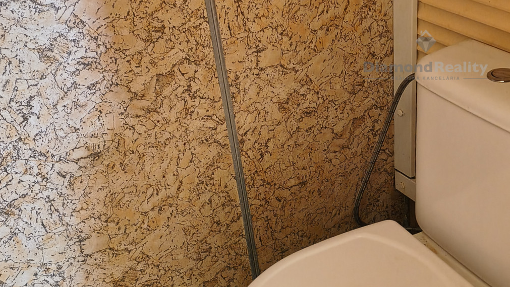 Super cena!Na predaj 2,5 izbový byt s balkónom v obľúbenej lokalite Nitra – Chrenová, pri N-centre