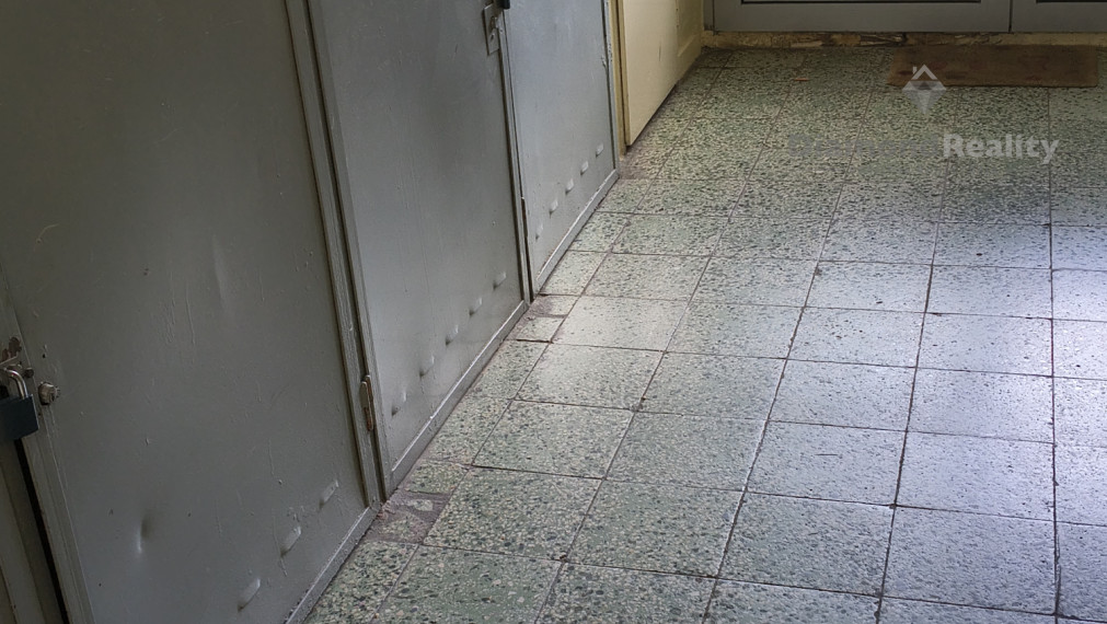 Super cena!Na predaj 2,5 izbový byt s balkónom v obľúbenej lokalite Nitra – Chrenová, pri N-centre