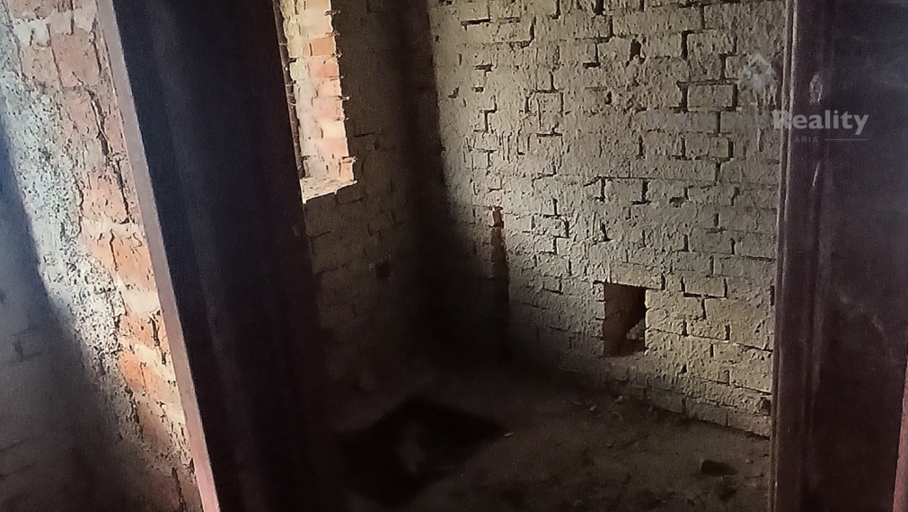 Výrazná zľava!!!!! Nepremeškajte!Na predaj 35 árový pozemok s vidieckym domom Mlyňany