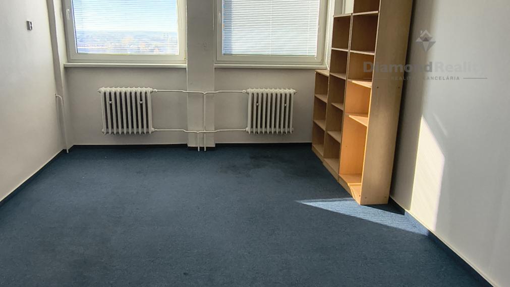 Na prenájom 17 m2  kancelárie s umývadlom Nitra Vašinova