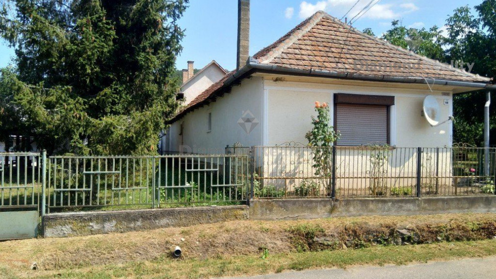 Na predaj 2 rodinné domy na jednom pozemku v obci KÉKED ( Maďarsko )