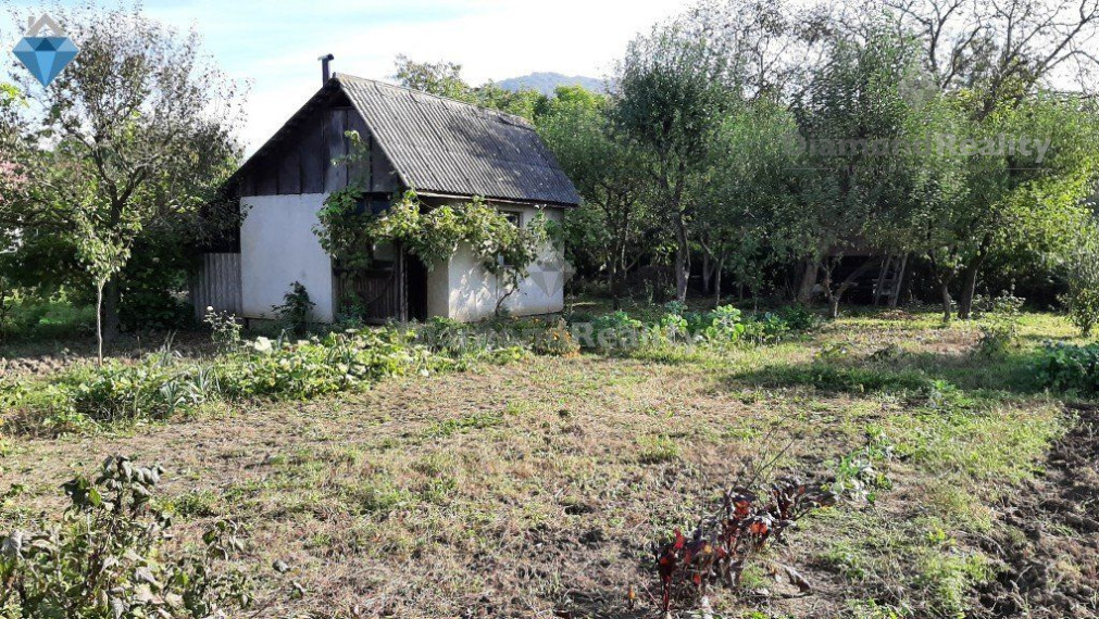 Na predaj chata so záhradou, Strážske