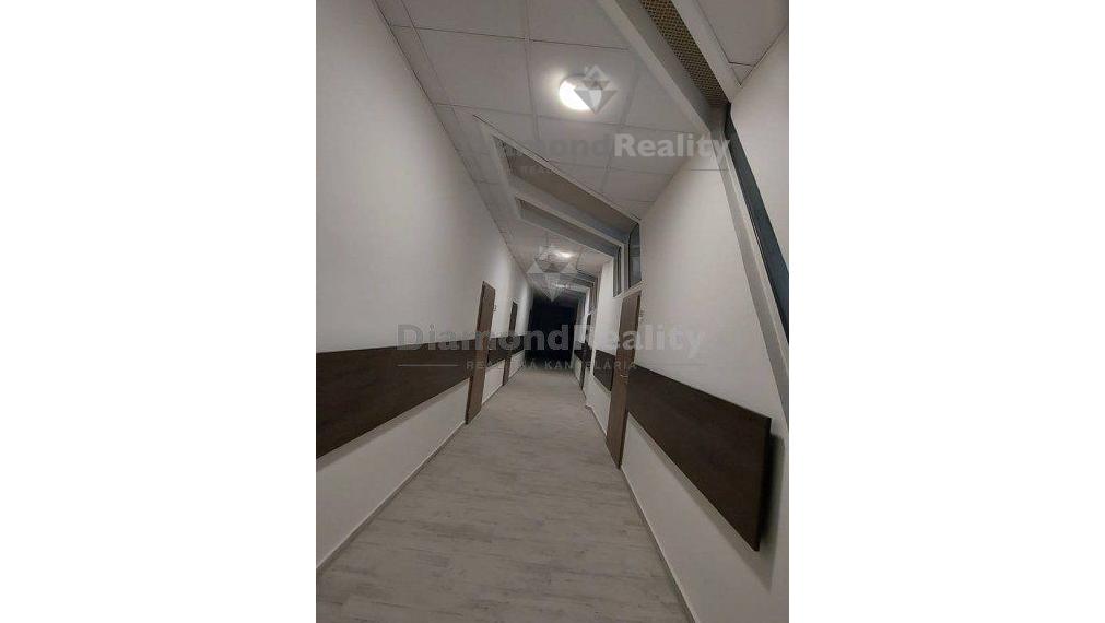 Na prenájom kancelárske priestory v centre mesta s veľkým parkoviskom aj  s garážovým státím