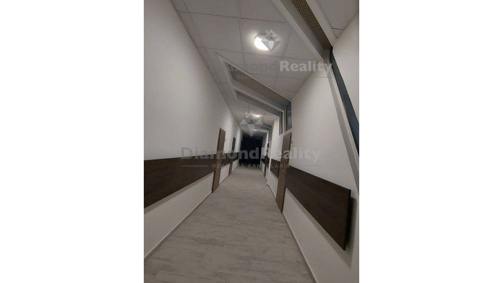 Na prenájom kancelárske priestory v centre mesta s veľkým parkoviskom aj garážové státie   ,