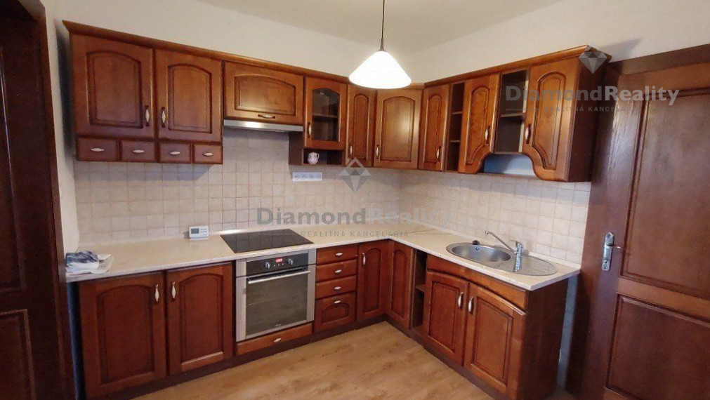 Na prenájom luxusný rodinný dom s nádherným výhľadom Nitra - Zobor