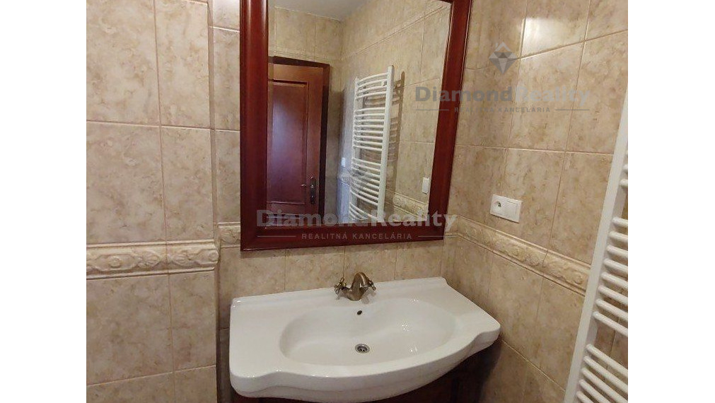 Na prenájom luxusný rodinný dom s nádherným výhľadom Nitra - Zobor