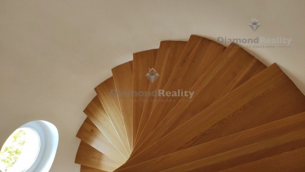 Na prenájom luxusný rodinný dom s nádherným výhľadom Nitra - Zobor