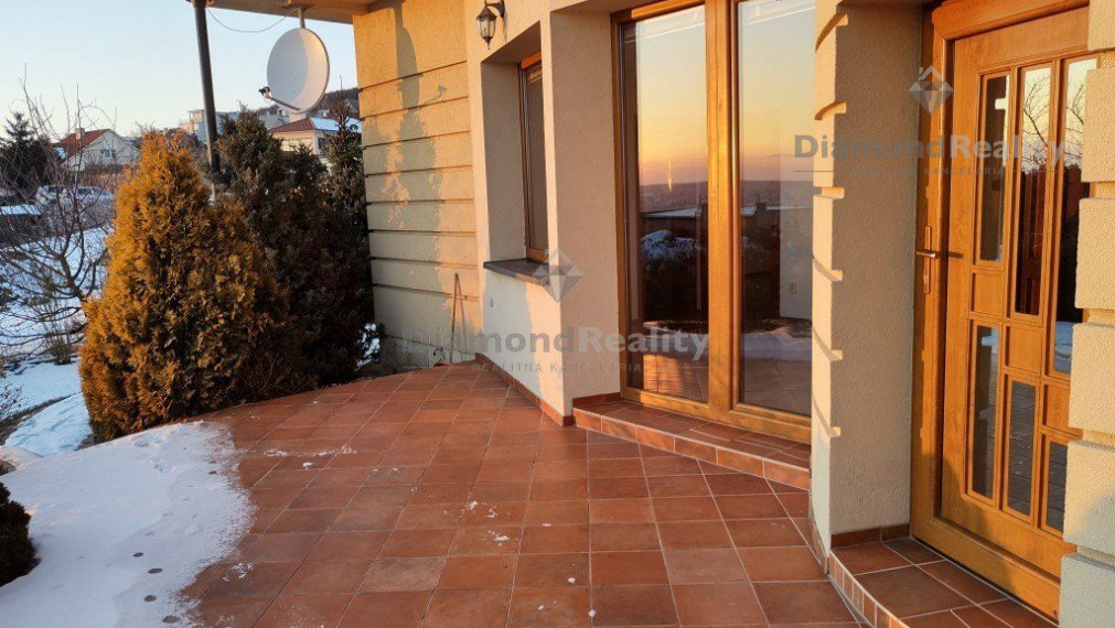 Na prenájom luxusný rodinný dom s nádherným výhľadom Nitra - Zobor