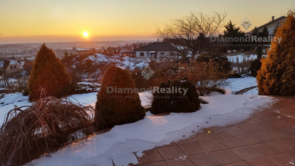 Na prenájom luxusný rodinný dom s nádherným výhľadom Nitra - Zobor