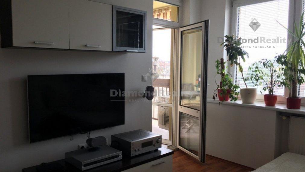 Na prenájom plne zariadený 3 izbový byt v centre, Športová, Trnava