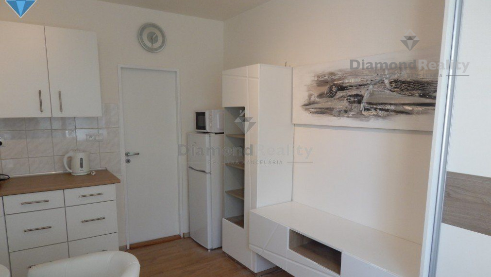 Na prenájom garsónka, ulica A. Kubinu, Trnava, 350 EUR