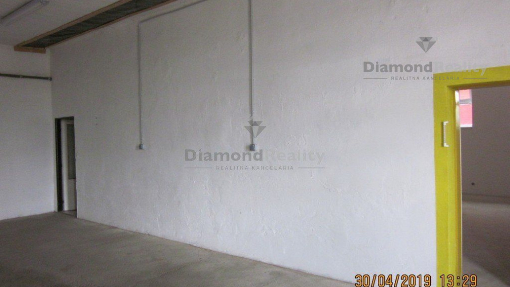 Na prenájom skladovacie priestory s montážnou jamou