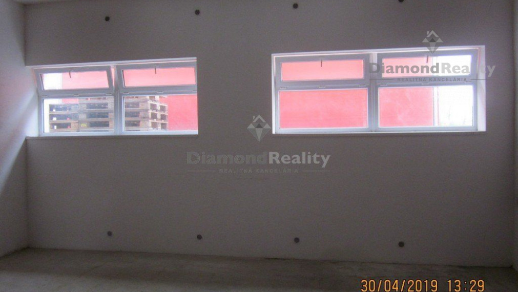 Na prenájom skladovacie priestory s montážnou jamou