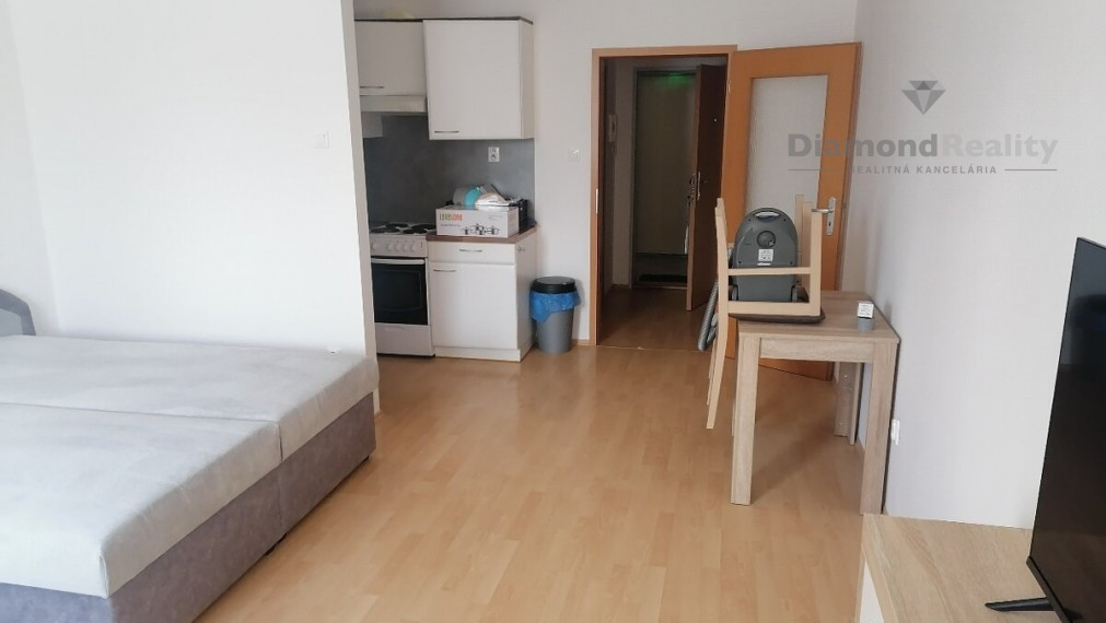 Na prenájom 1 izbový byt, ulica Koniarekova, Trnava