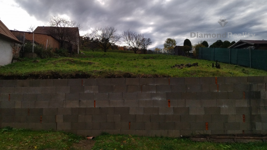 Na predaj krásny rozľahlý pozemok pod lesom, Cerová.