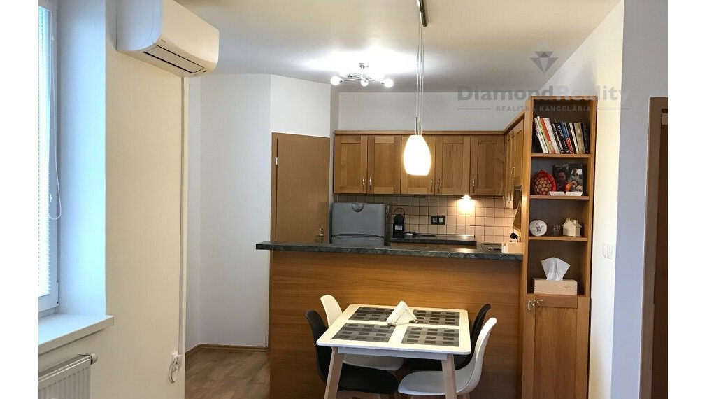 Na prenájom zariadený krásny 2 izbový byt s balkónom, Vlčkovce