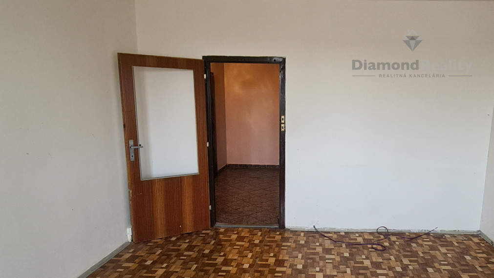 REZERVOVANÉ predaj 3 izbový byt na ulici Wuppertálska v pôvodnom stave